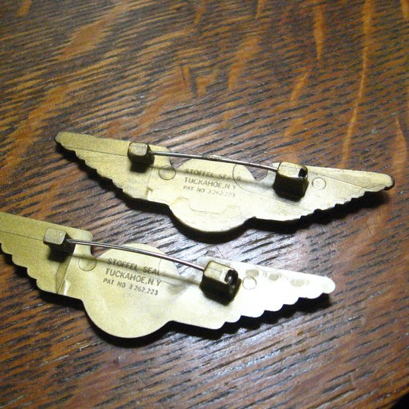 Delta Air Lines Junior Pilot Stewardess Wings (2) - Picture 3 of 7